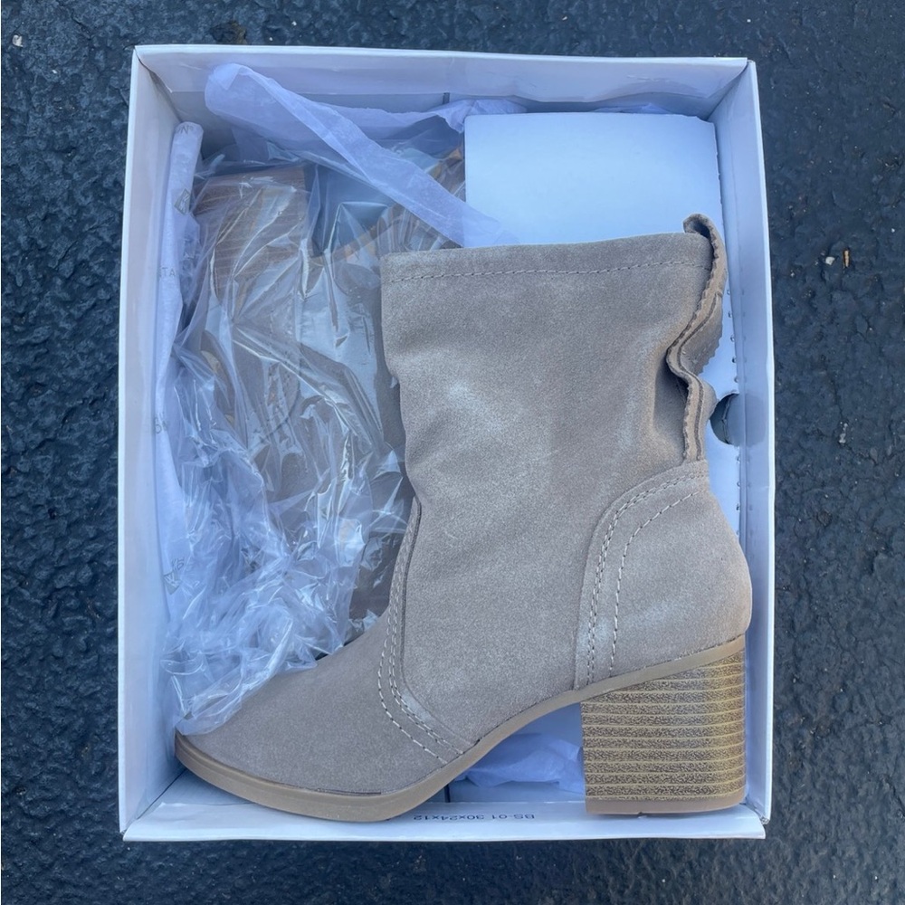 White mountain boots size 7.5